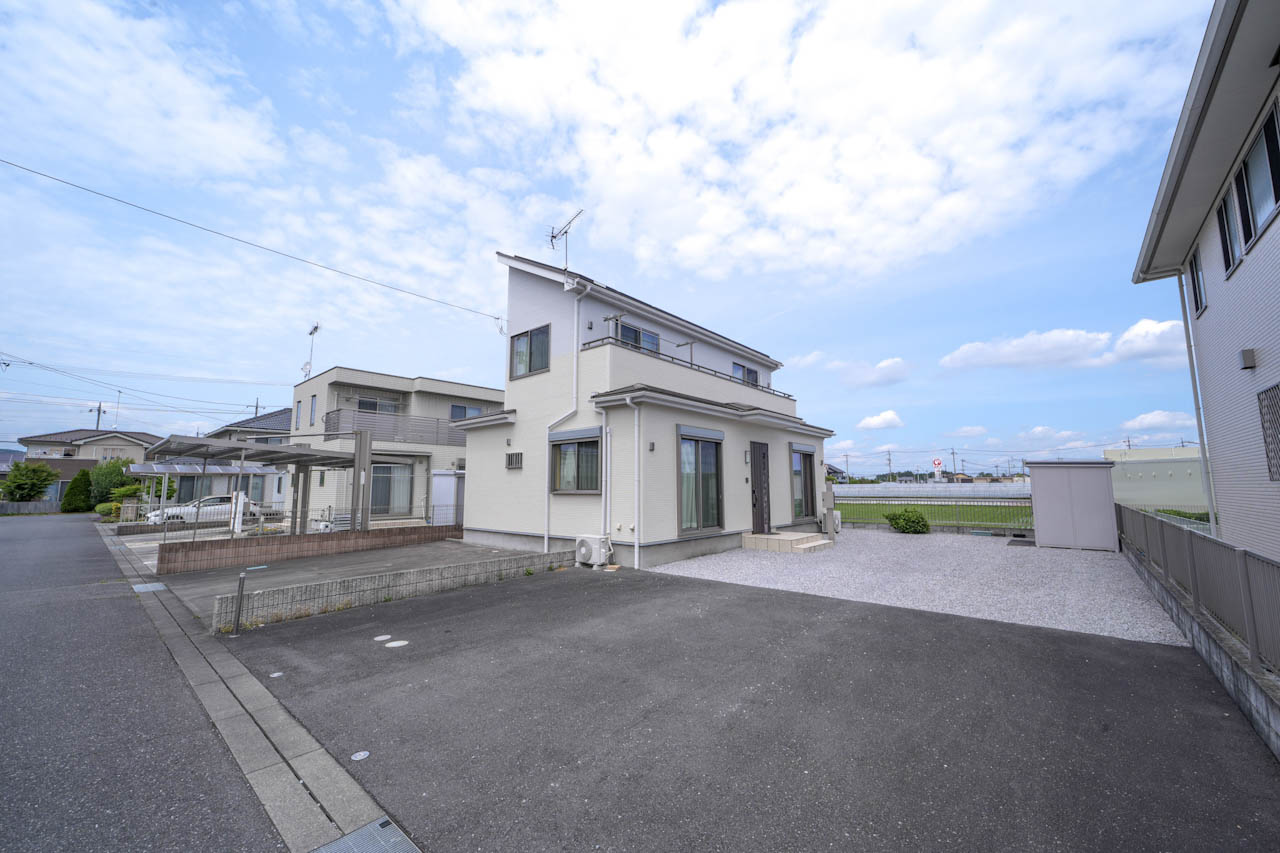 ゆとりある敷地の戸建ての撮影写真 2